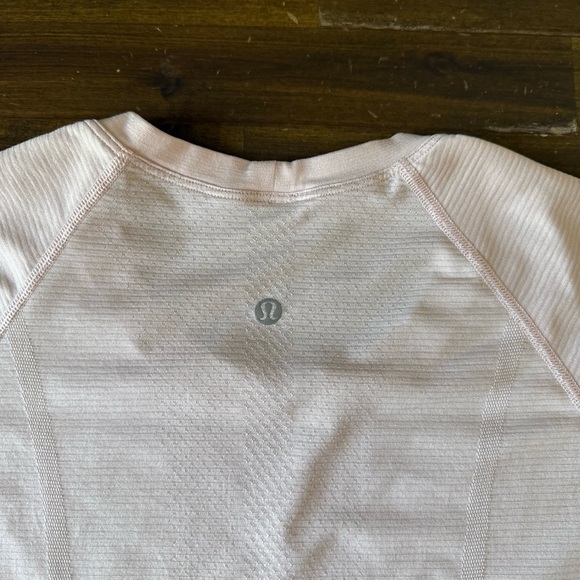 Lululemon Switfly Tech Short Sleeve Shirt - Picture 4 of 7